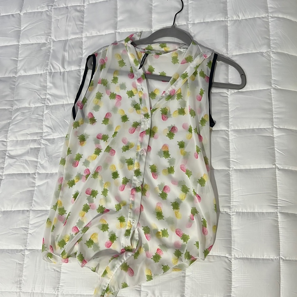 Pineapple sleeveless front-tie shirt
